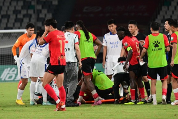 成都蓉城祝福旧将胡靖：作为曾经并肩作战的伙伴，愿你早日康复