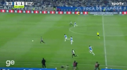 戏耍对手！内马尔巴甲炫技，扣倒对方球员送传中