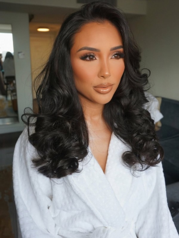 ❤️拉文点赞妻子古铜色唇妆 后者生两娃身材依旧在线