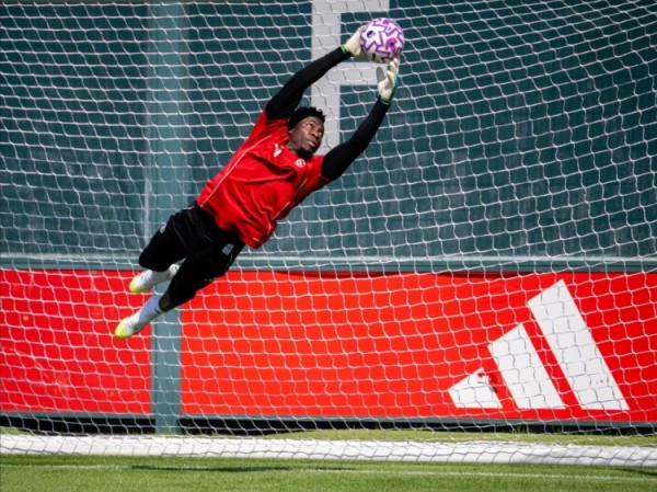 天空：塞斯科参加了曼联首训，奥纳纳和齐尔克泽一同伤愈归队训练