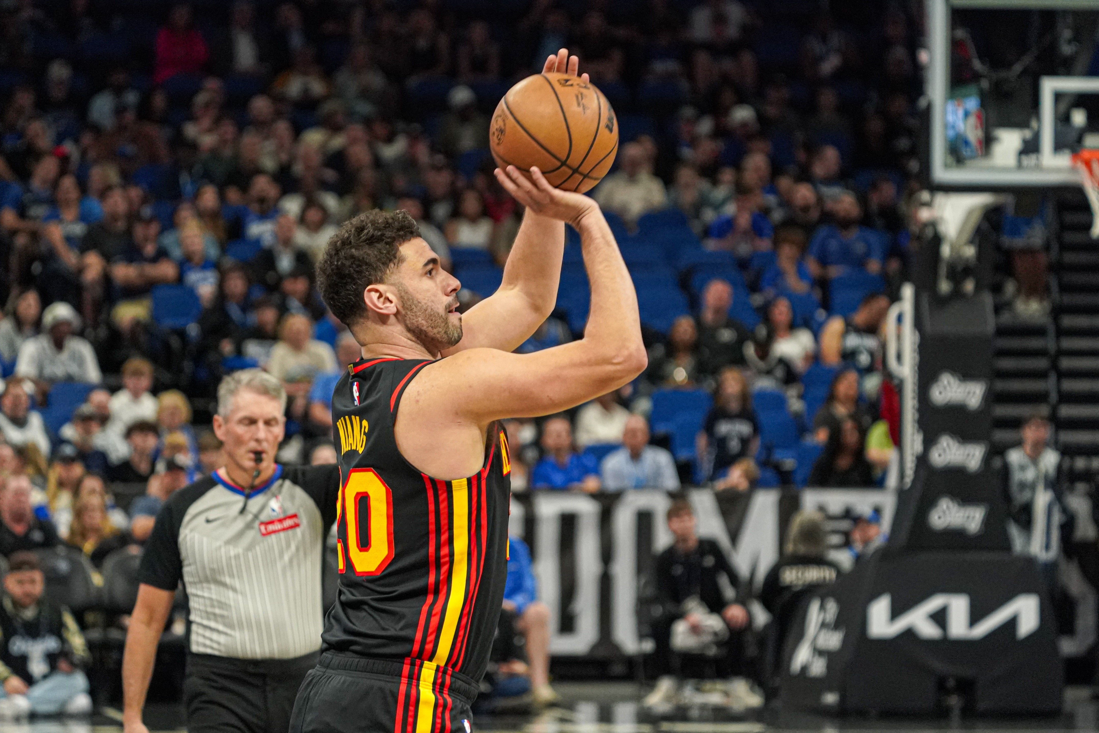 合同还剩1年820万&上赛季三分40.6% 名记：爵士计划留下尼昂