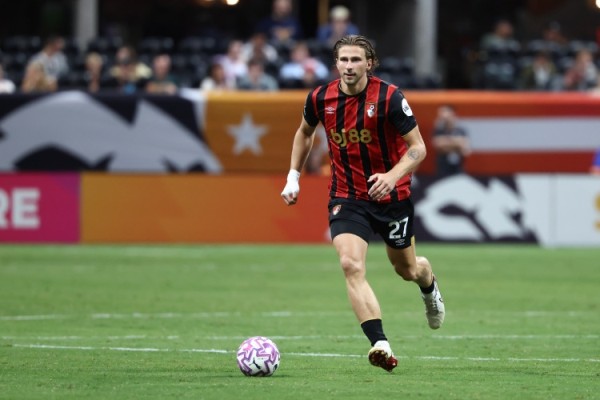 队报评扎巴尔尼：机动性强且习惯高位压迫，适合恩里克的战术体系